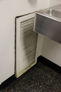 Loose vent cover by a water fountain in the Bayou Building. Photo by The Signal Reporter Amethyst Gonzalez.