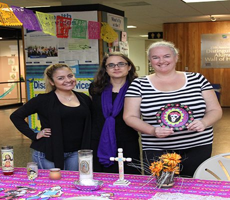 Christine Kovic and her class during Dia de los Muertos event at UHCL Photo by the Signal Reporter: Jhonatan Guerrero