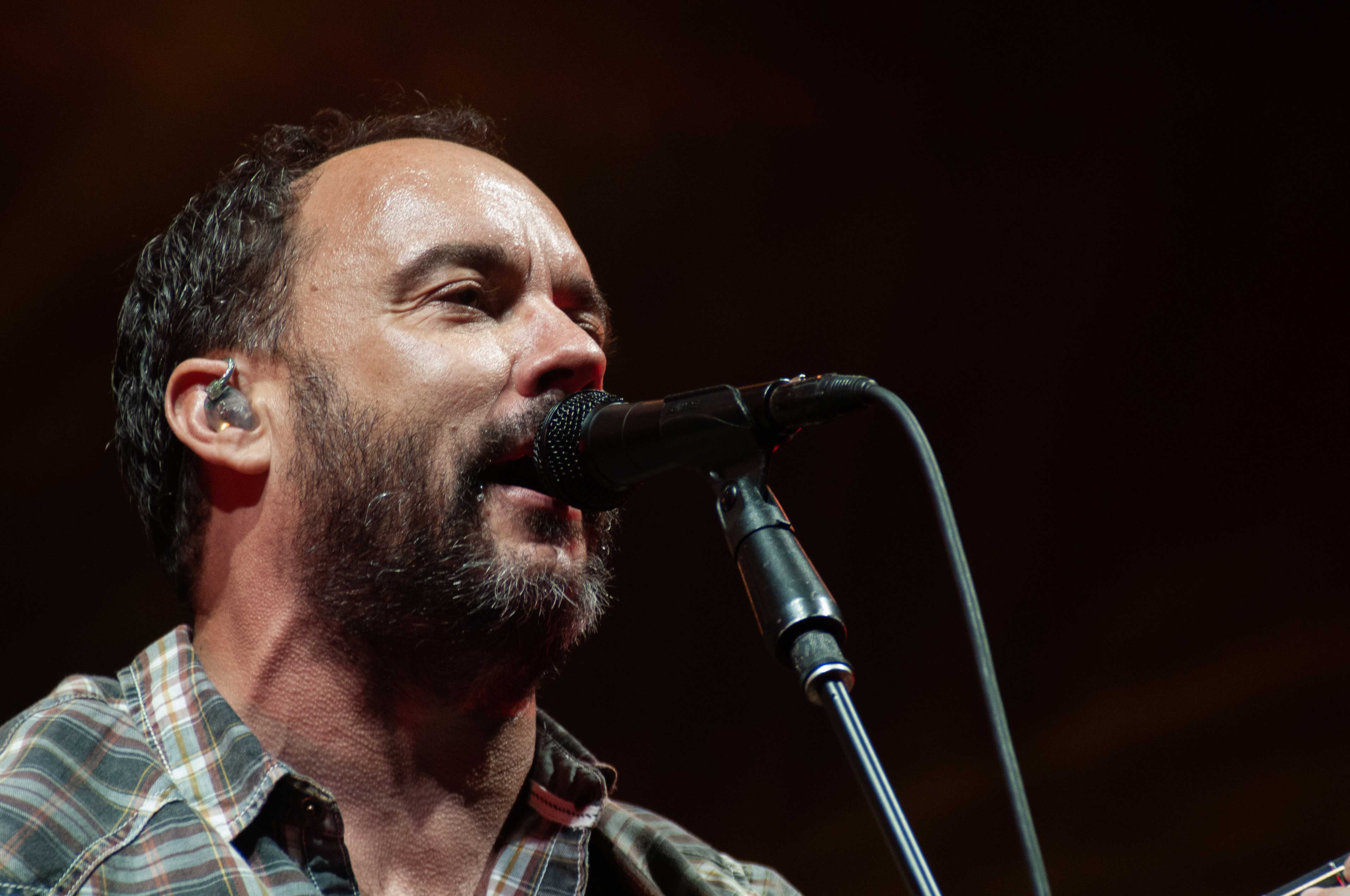 PHOTO: Dave Matthews singing. Photo by The Signal Assistant Editor Miles Shellshear.
