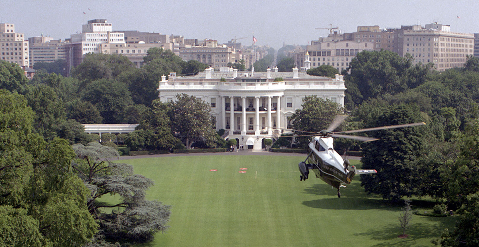 PHOTO: The South Lawn of the White House. SOURCE: PHC C.M. Fitzpatrick with the U.S. Department of Defense via wikimediacommons.com.