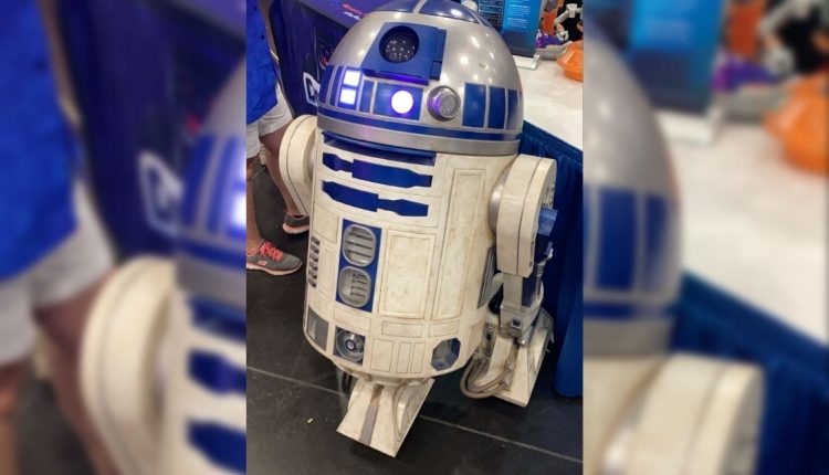 PHOTO: A fan-made replica of R2-D2 sits in front of a booth for Droid Builders, an organization dedicated to building community around STEM, Star Wars and more. Photo by The Signal Executive Editor Miles Shellshear.