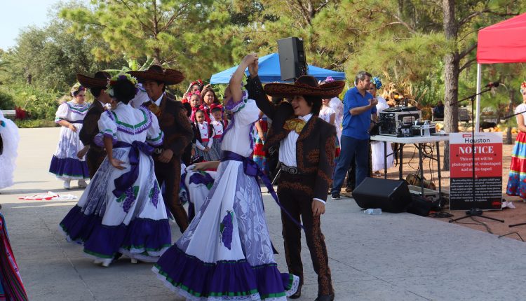 Boys and girls dancing in the Ballet Folklorico