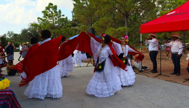 Folklorico_Red