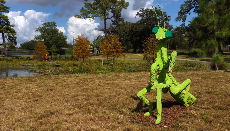 LEGO Praying Mantis by Sean Kenney at Houston Botanic Garden. Photo by Signal reporter Xavier Munoz.
