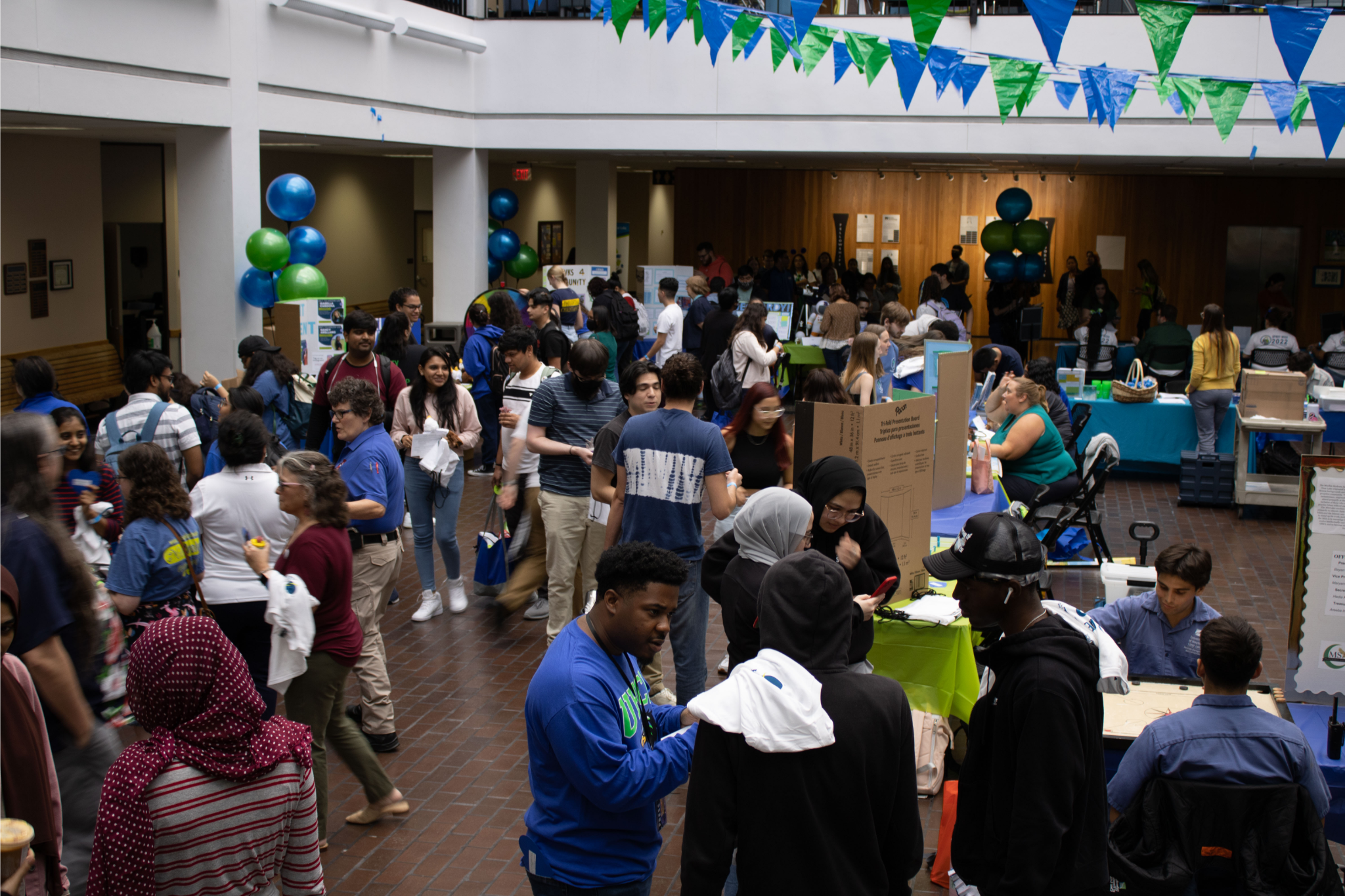 PHOTO: Image depicts people at I Heart UHCL Week event. Photo by The Signal Executive Editor Cesar Cardenas.